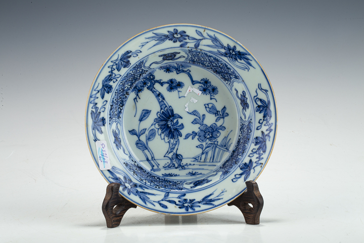 古玩陶瓷清康熙·青花線描花卉紋折沿盤真品鑒賞圖