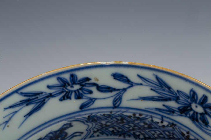 古玩陶瓷清康熙·青花線描花卉紋折沿盤真品鑒賞圖