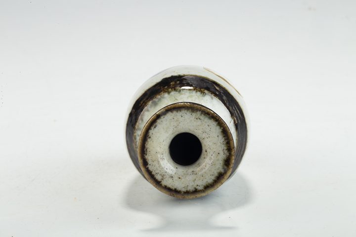 古玩陶瓷清晚·青花鐵骨泥壽字紋小瓶真品鑒賞圖