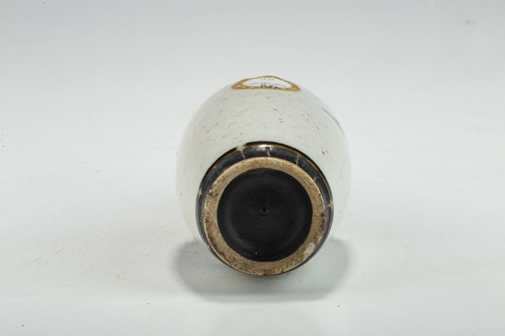 古玩陶瓷清晚·青花鐵骨泥壽字紋小瓶真品鑒賞圖