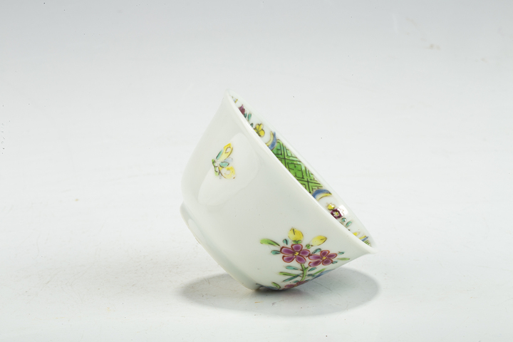 古玩陶瓷清乾隆·粉彩花鳥紋杯碟真品鑒賞圖