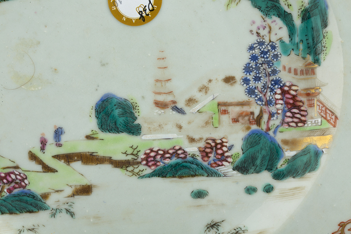 古玩陶瓷清乾隆·粉彩山水紋花口盤真品鑒賞圖