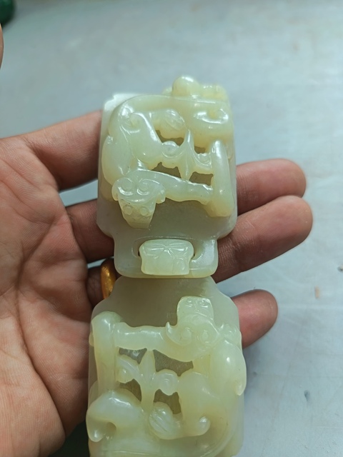 古玩玉器和田玉雕“螭龍紋帶扣”真品鑒賞圖