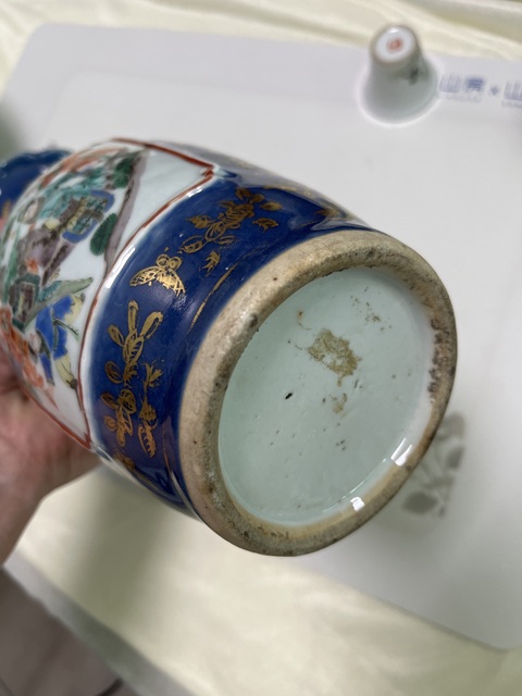 古玩陶瓷霽藍釉開光五彩人物故事紋花口瓶真品鑒賞圖
