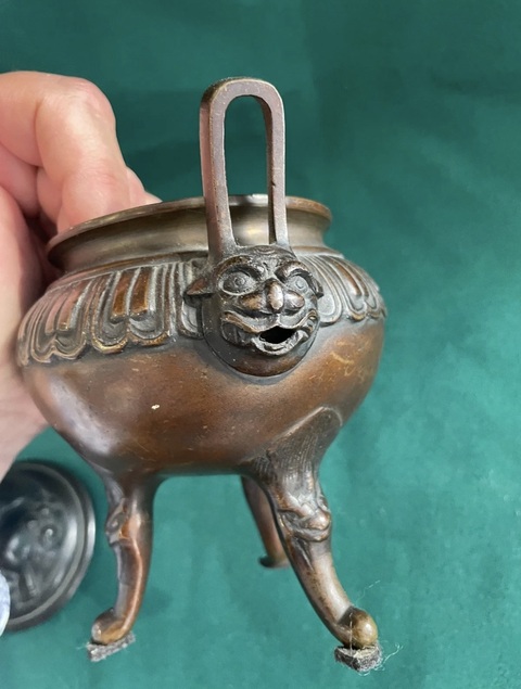 古玩銅器三足鼎式熏爐真品鑒賞圖