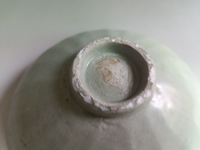 古玩陶瓷一口價便宜出宋末元初龍泉青瓷刻仰蓮紋碗拍賣,當前價格3200元