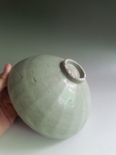 古玩陶瓷一口價便宜出宋末元初龍泉青瓷刻仰蓮紋碗拍賣,當前價格3200元