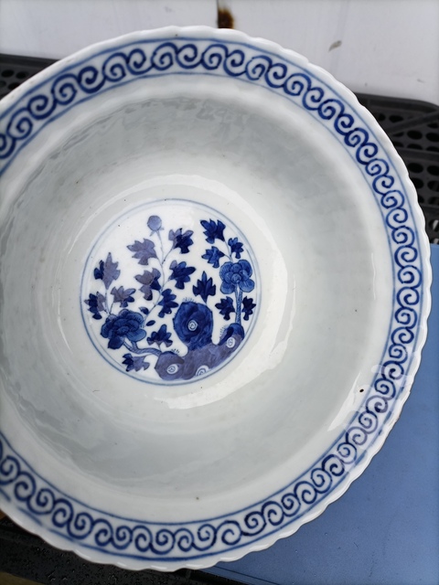 古玩陶瓷青花花卉紋花口碗真品鑒賞圖