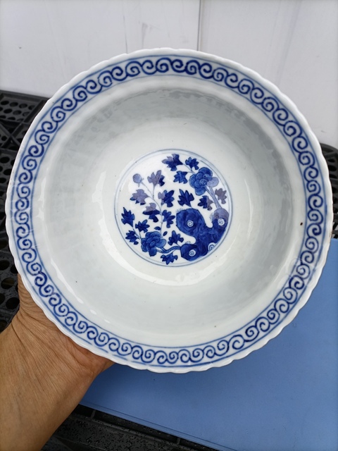 古玩陶瓷青花花卉紋花口碗真品鑒賞圖