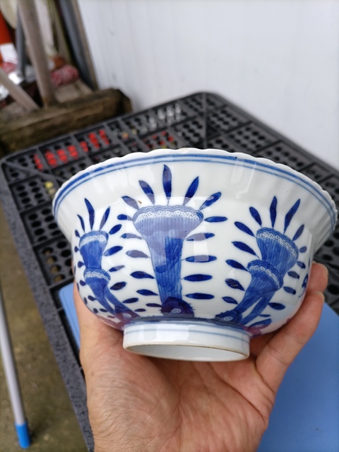 古玩陶瓷青花花卉紋花口碗真品鑒賞圖