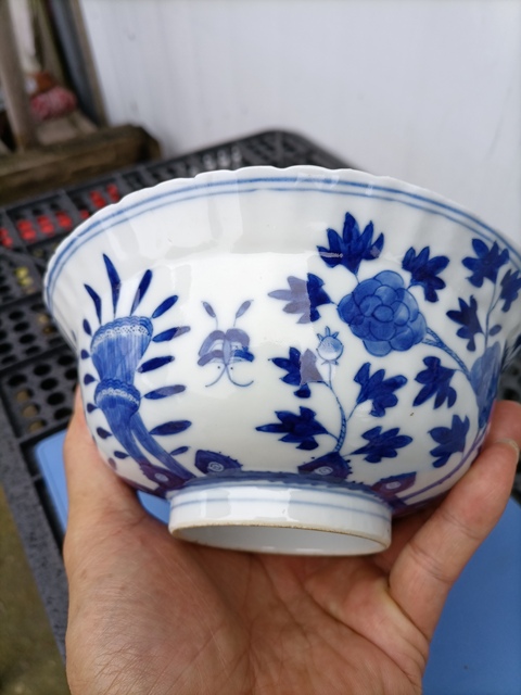 古玩陶瓷青花花卉紋花口碗真品鑒賞圖