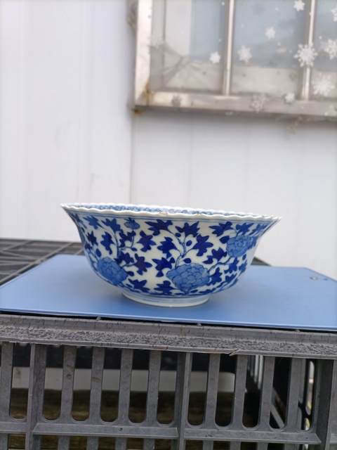 古玩陶瓷青花靈芝花卉紋花口碗真品鑒賞圖