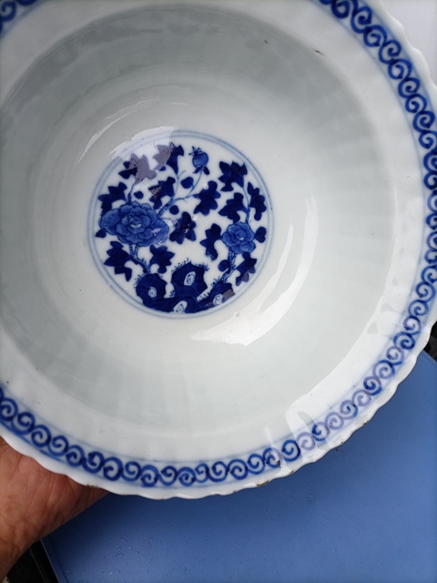 古玩陶瓷青花靈芝花卉紋花口碗真品鑒賞圖