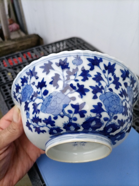 古玩陶瓷青花靈芝花卉紋花口碗真品鑒賞圖