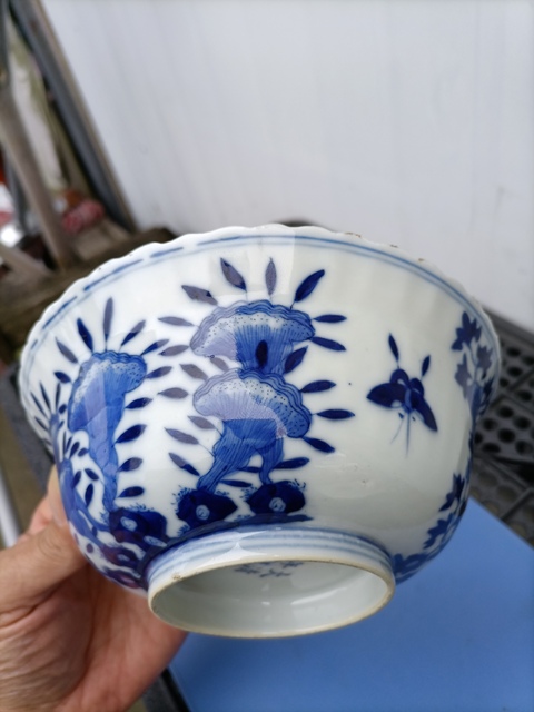 古玩陶瓷青花靈芝花卉紋花口碗真品鑒賞圖