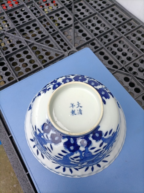 古玩陶瓷青花靈芝花卉紋花口碗真品鑒賞圖