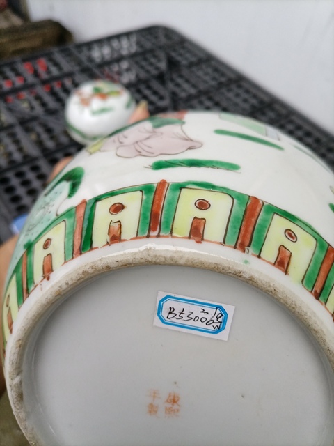 古玩陶瓷五彩人物故事紋蓋罐真品鑒賞圖