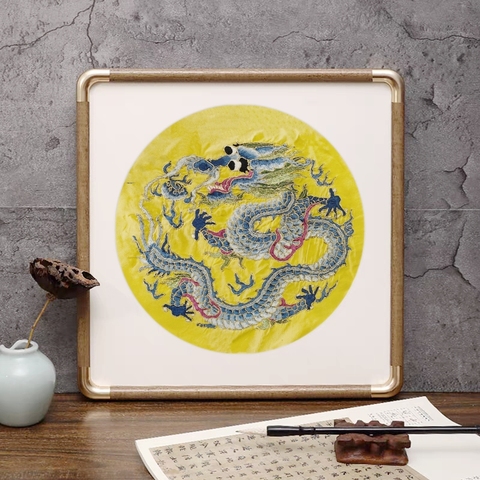 古玩雜項清末民初·黃地三藍盤金繡龍紋刺繡掛屏 真品鑒賞圖