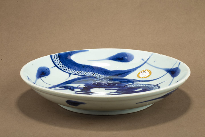 古玩陶瓷清雍乾·青花過墻龍紋盤拍賣，當前價格1551元