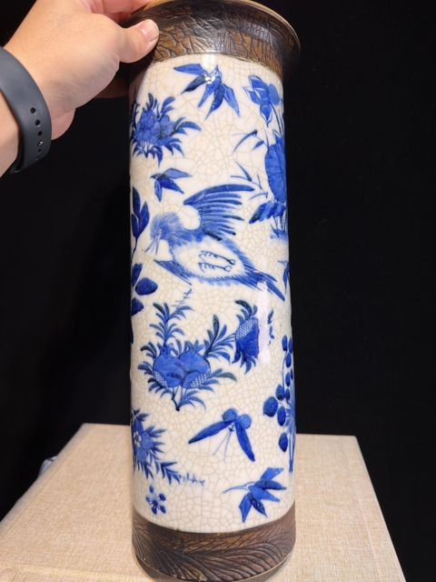 古玩陶瓷哥釉地鐵銹釉青花花觚真品鑒賞圖