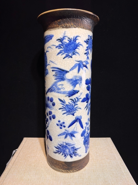 古玩陶瓷哥釉地鐵銹釉青花花觚真品鑒賞圖