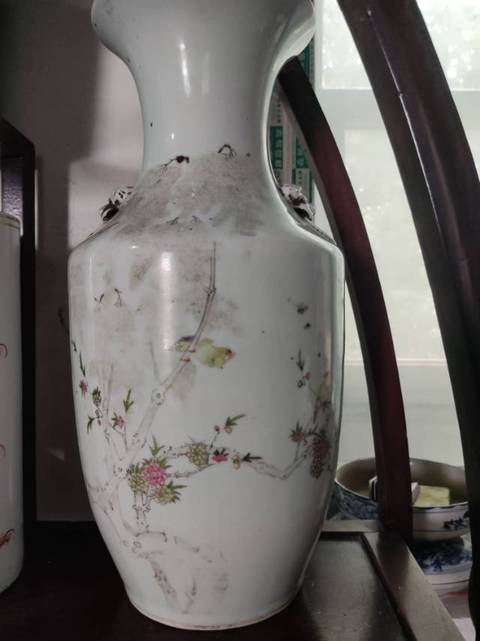 古玩陶瓷民國粉彩柳葉黃鶯瓶真品鑒賞圖