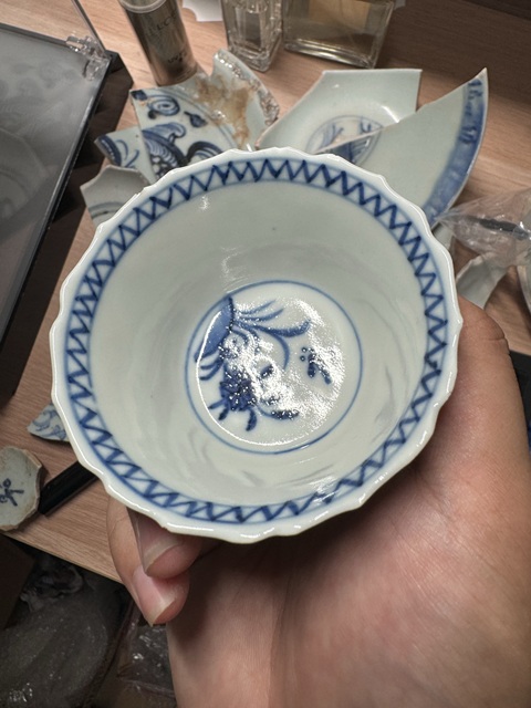 古玩陶瓷青花花卉紋杯真品鑒賞圖