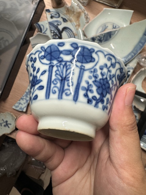 古玩陶瓷青花花卉紋杯真品鑒賞圖