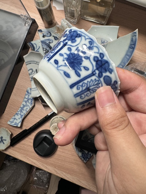 古玩陶瓷青花花卉紋杯真品鑒賞圖