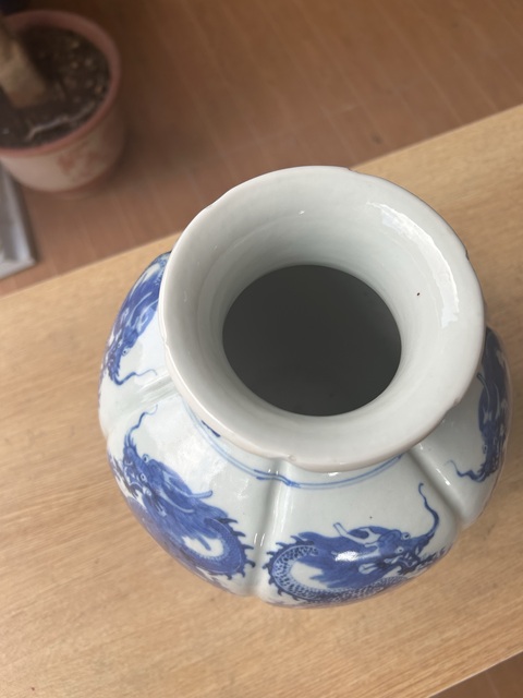 古玩陶瓷民國青花海水龍紋瓜棱尊真品鑒賞圖