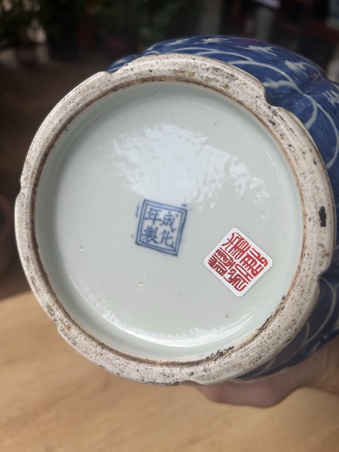 古玩陶瓷民國青花海水龍紋瓜棱尊真品鑒賞圖