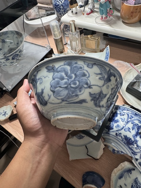 古玩陶瓷青花花卉紋碗真品鑒賞圖