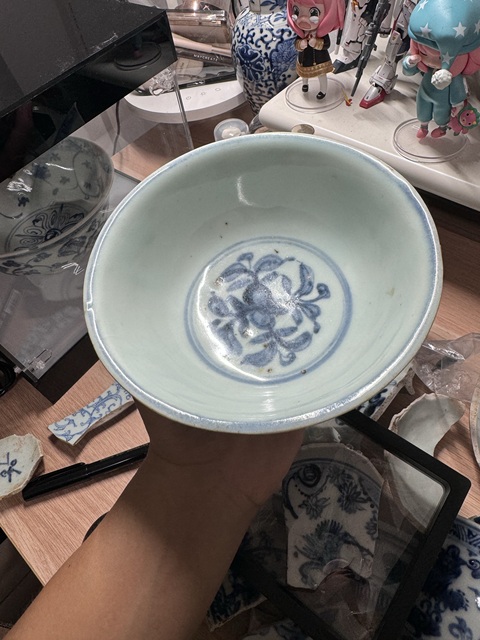 古玩陶瓷青花花卉紋碗真品鑒賞圖