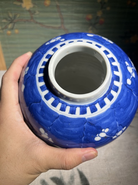 古玩陶瓷青花留白冰梅紋蓋罐拍賣,當前價格2000元
