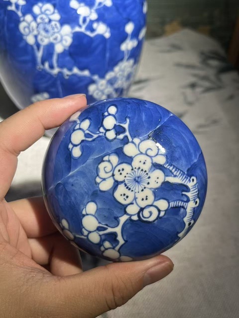 古玩陶瓷青花留白冰梅紋蓋罐拍賣,當前價格2000元