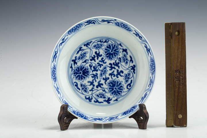 古玩陶瓷清同治·青花纏枝蓮紋盤（官）真品鑒賞圖