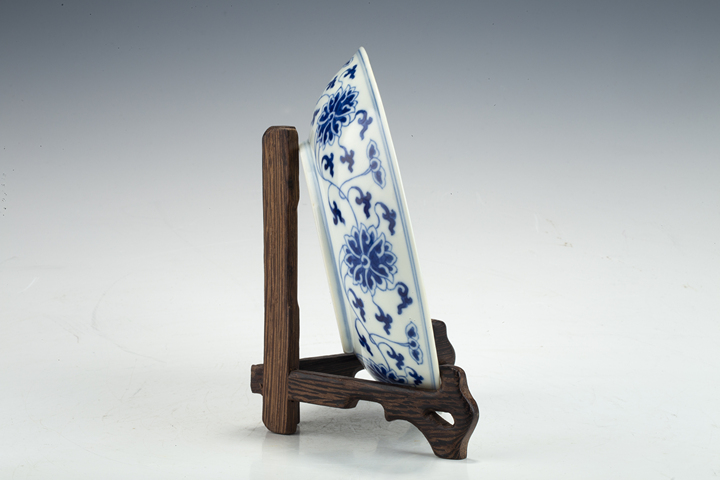 古玩陶瓷清同治·青花纏枝蓮紋盤（官）真品鑒賞圖