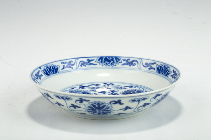 古玩陶瓷清同治·青花纏枝蓮紋盤（官）真品鑒賞圖