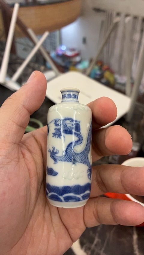 古玩陶瓷青花龍紋鼻煙壺真品鑒賞圖