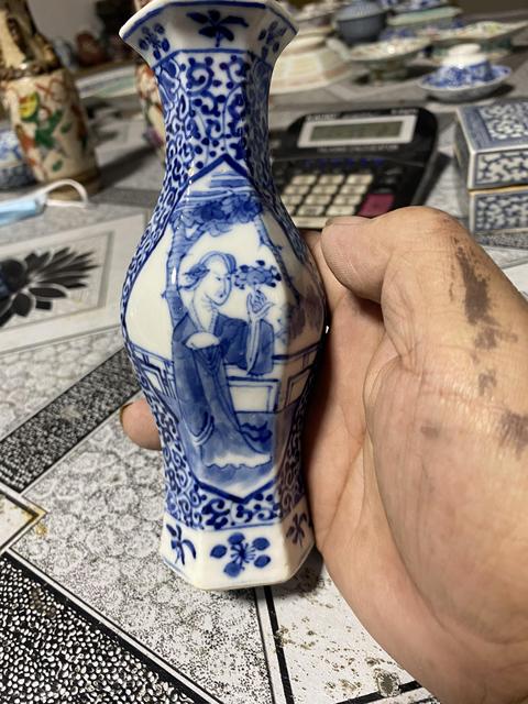 古玩陶瓷青花人物故事紋六方瓶真品鑒賞圖