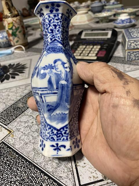 古玩陶瓷青花人物故事紋六方瓶真品鑒賞圖