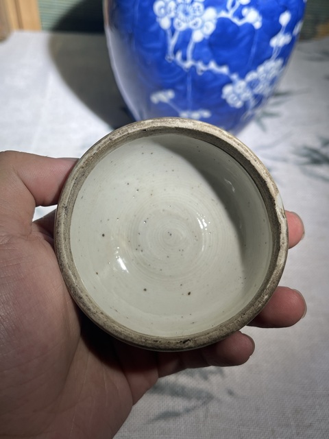古玩陶瓷青花留白冰梅紋蓋罐拍賣,當前價格2000元