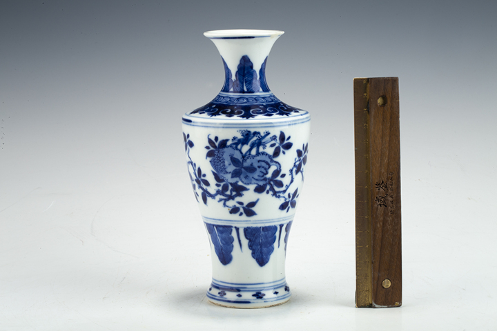 古玩陶瓷清乾隆·青花三多紋瓶拍賣，當前價格4152元