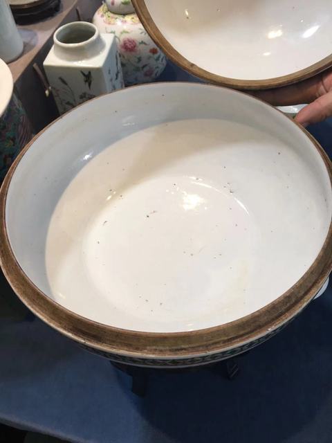 古玩陶瓷五福同壽花卉紋捧盒真品鑒賞圖