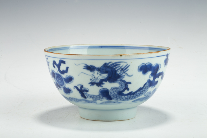 古玩陶瓷清康熙·青花云龍三現紋碗拍賣,當前價格3492元