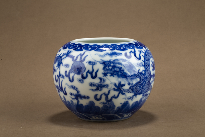 古玩陶瓷民國·青花趕珠龍紋水洗真品鑒賞圖