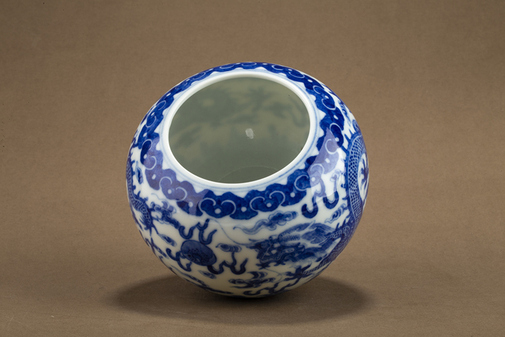 古玩陶瓷民國·青花趕珠龍紋水洗真品鑒賞圖