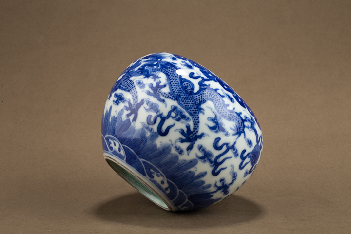 古玩陶瓷民國·青花趕珠龍紋水洗真品鑒賞圖