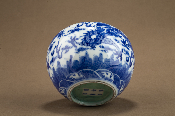 古玩陶瓷民國·青花趕珠龍紋水洗真品鑒賞圖