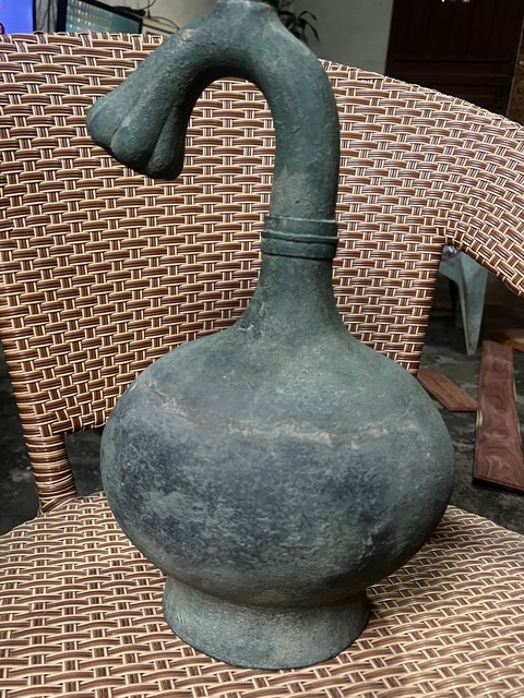 古玩銅器秦代蒜頭瓶真品鑒賞圖